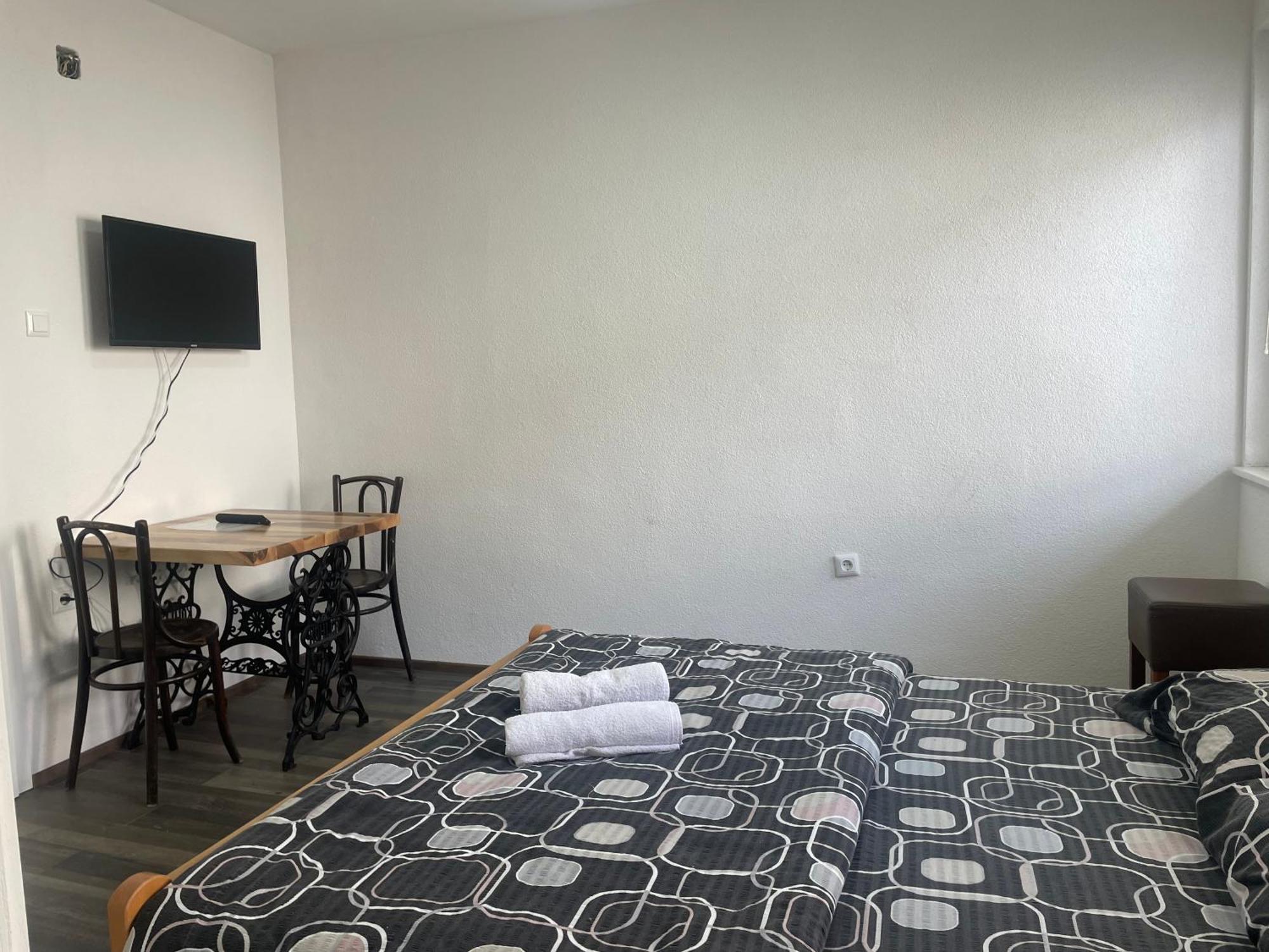 Lira Apartman *